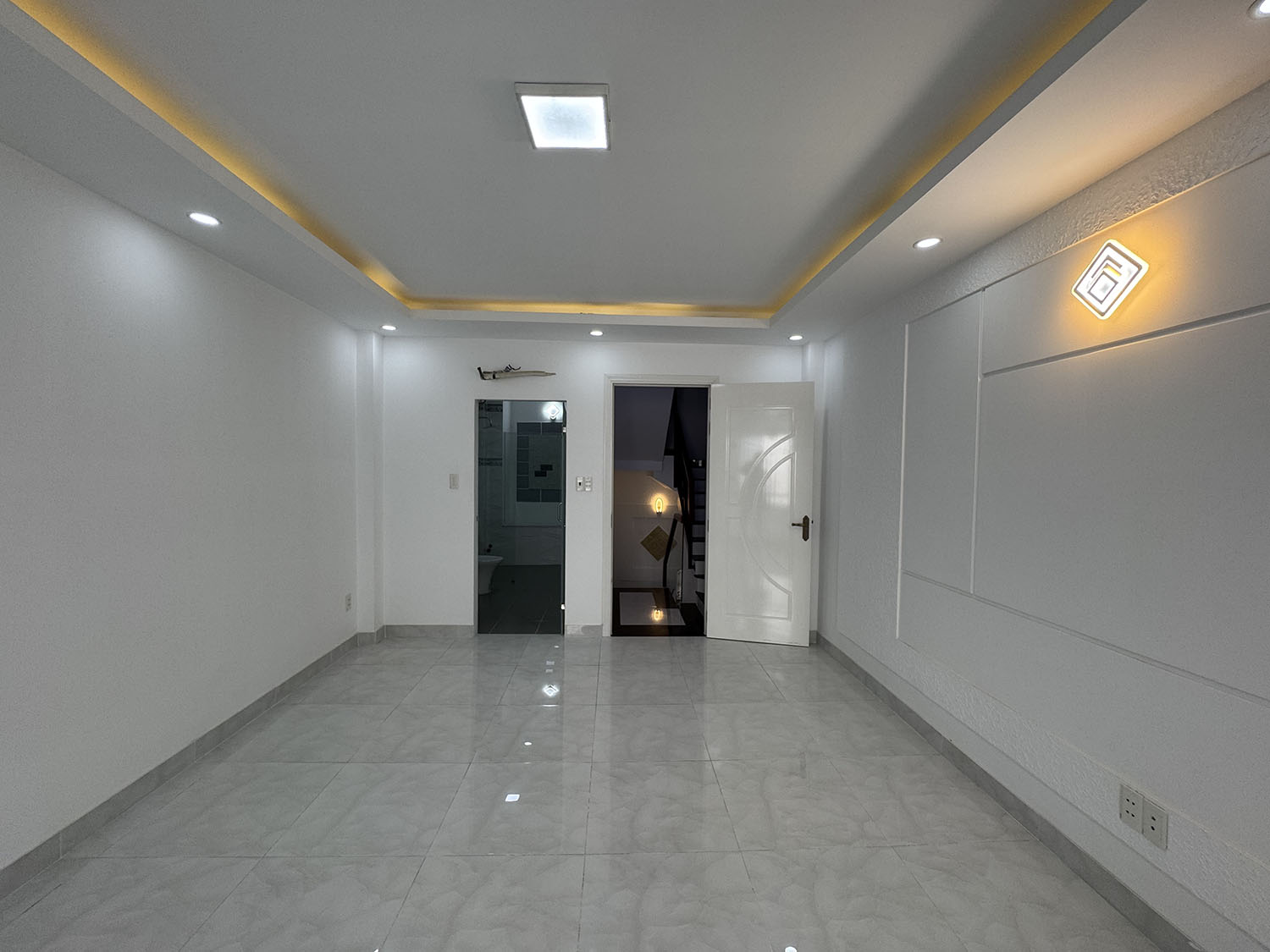 Nhà phố Trệt,3 lầu, sân thượng, mới 100%, 4 phòng ngủ, hẻm xe hơi đổ cửa khu VIP Nguyễn Thượng Hiền